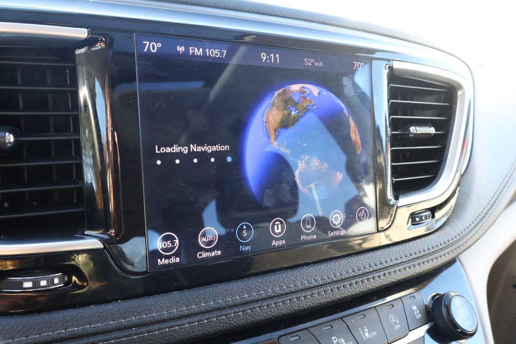 Thumbnail: 2018 Chrysler Pacifica - 24