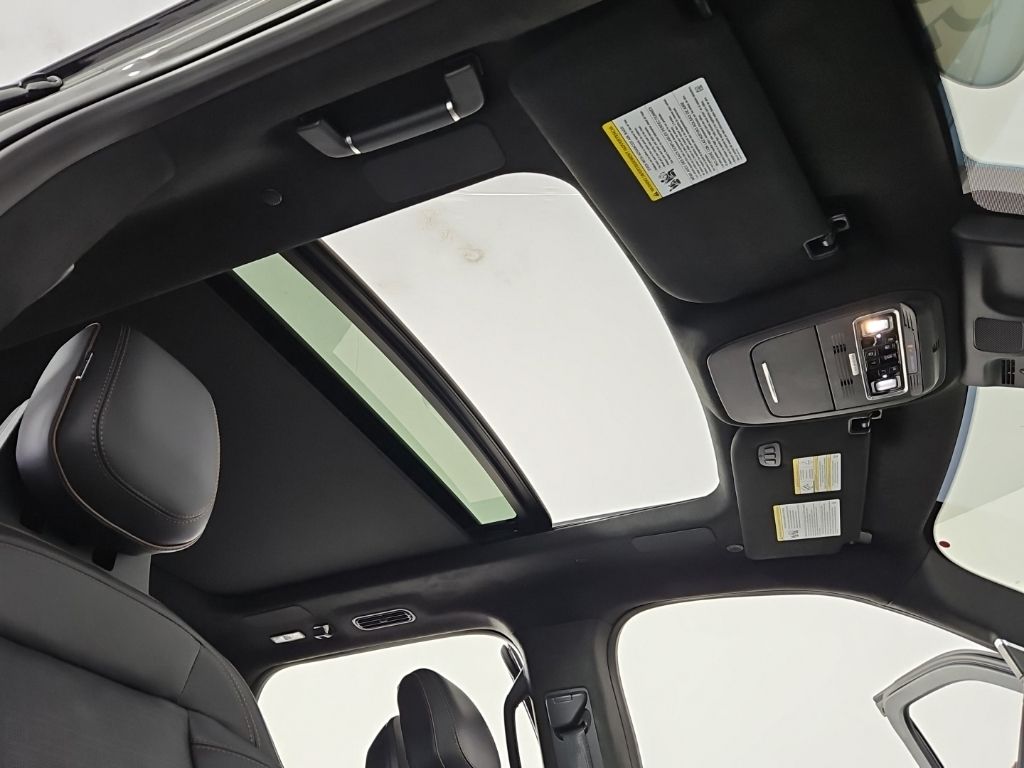 Thumbnail: 2025 Lincoln Navigator - 19