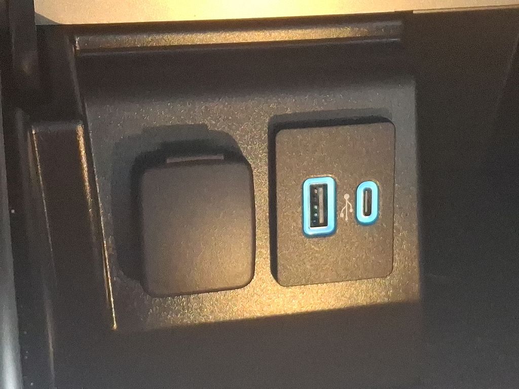 Thumbnail: 2023 Ford Explorer - 26