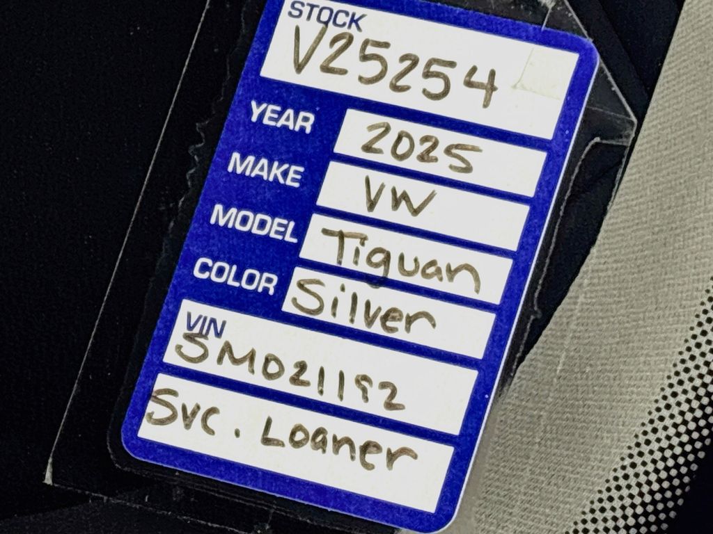 2025 Volkswagen Tiguan 2.0T SE
