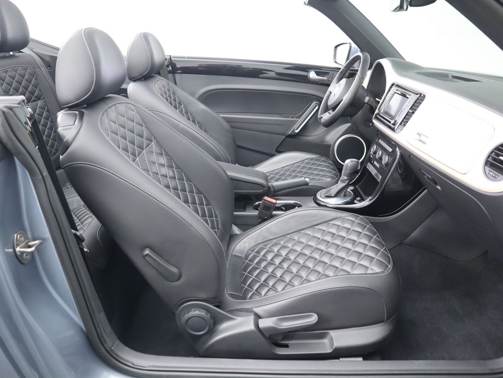 Thumbnail: 2019 Volkswagen Beetle - 28