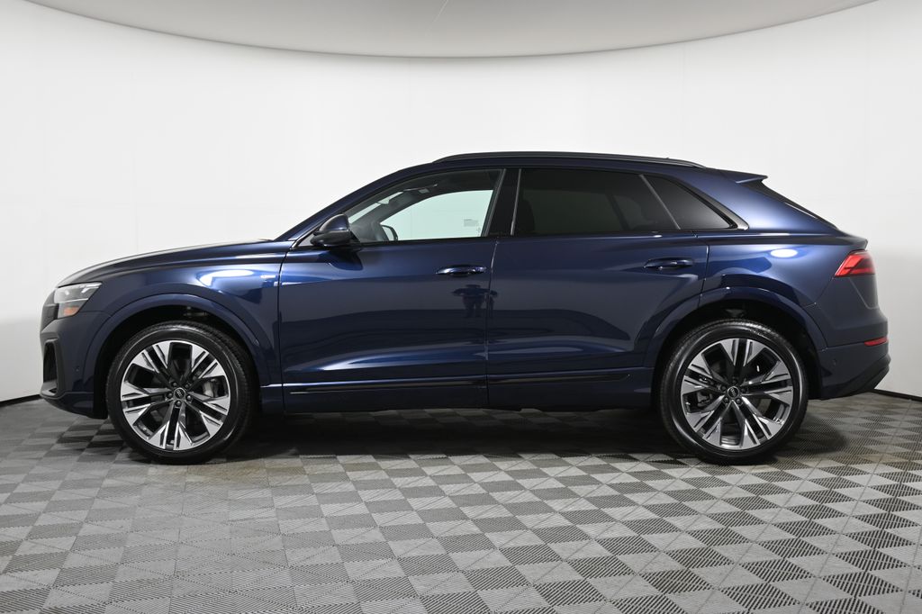 Thumbnail: 2025 Audi Q8 - 2