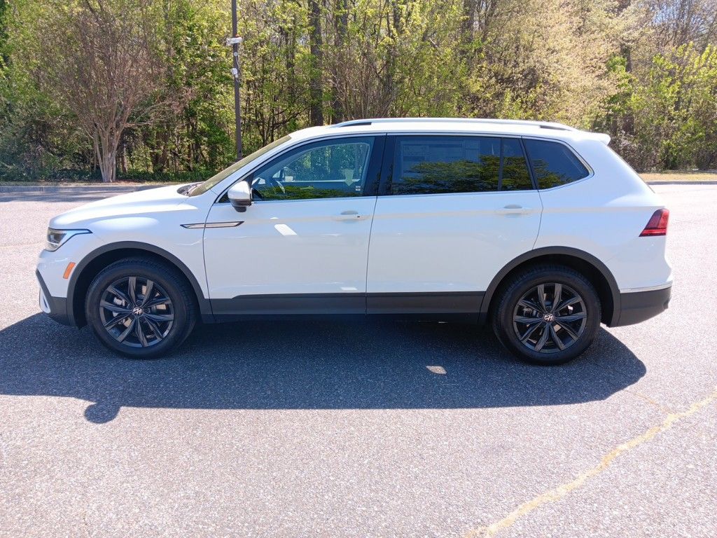 2024 Volkswagen Tiguan 2.0T SE 2