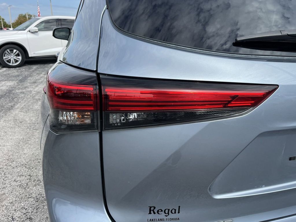 2021 Toyota Highlander Hybrid XLE 11