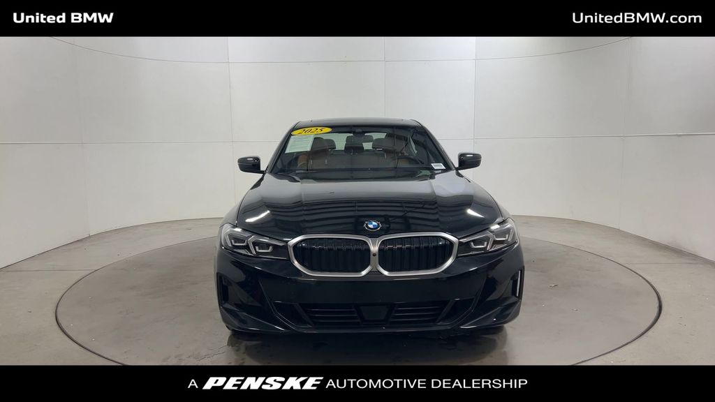 Thumbnail: 2025 BMW 3 Series - 3