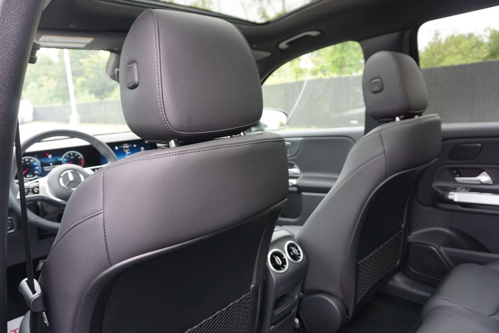 Thumbnail: 2025 Mercedes-Benz GLB - 15