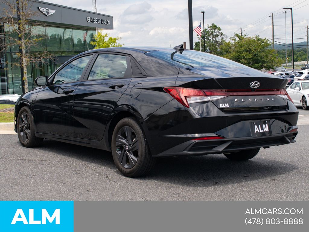 Used 2023 Black Hyundai SEL image 7