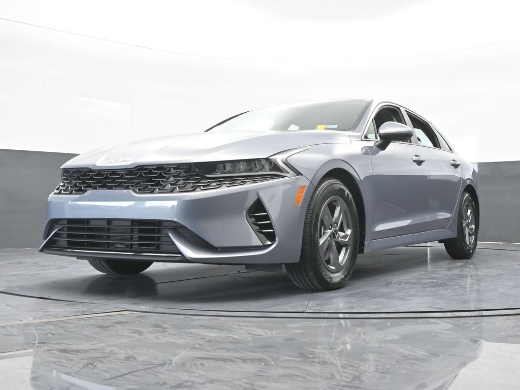 Used 2024 Everlasting Silver Kia LXS image 50