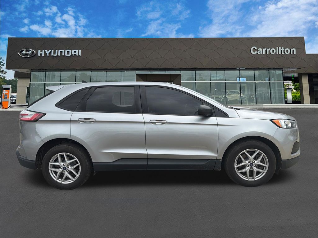 Used 2021 Silver Ford SE image 4