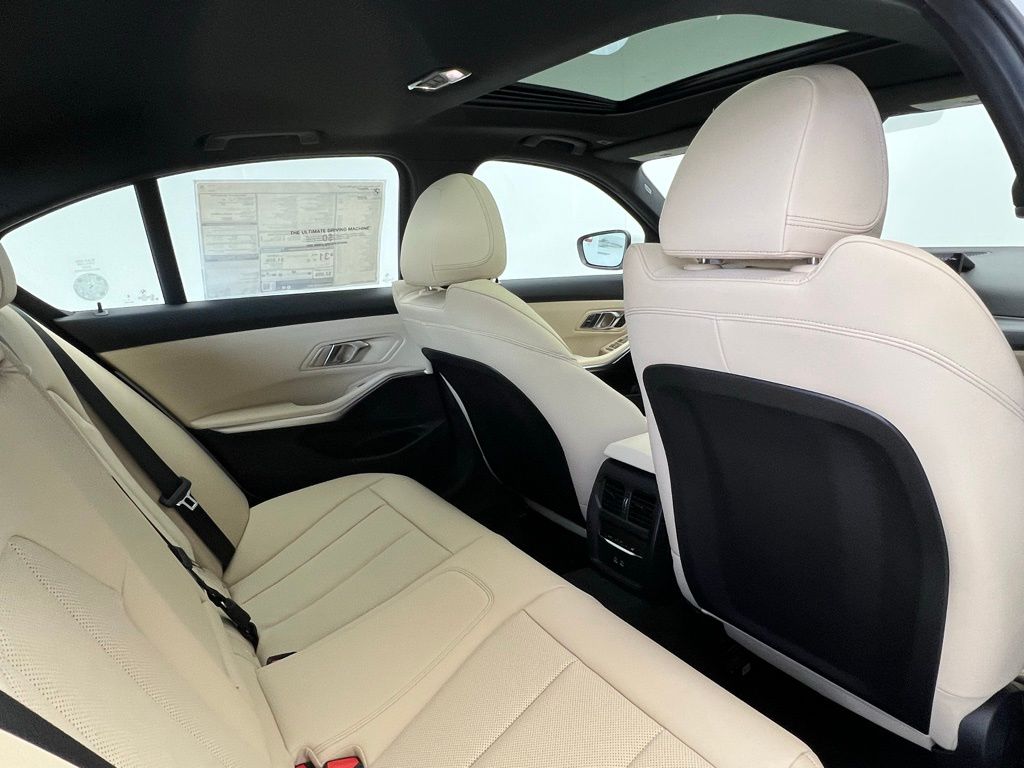 Thumbnail: 2026 BMW 3 Series - 8