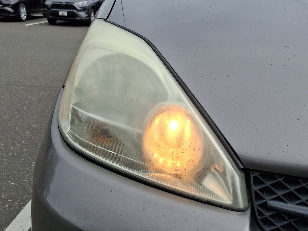 2004 Toyota Sienna CE 9