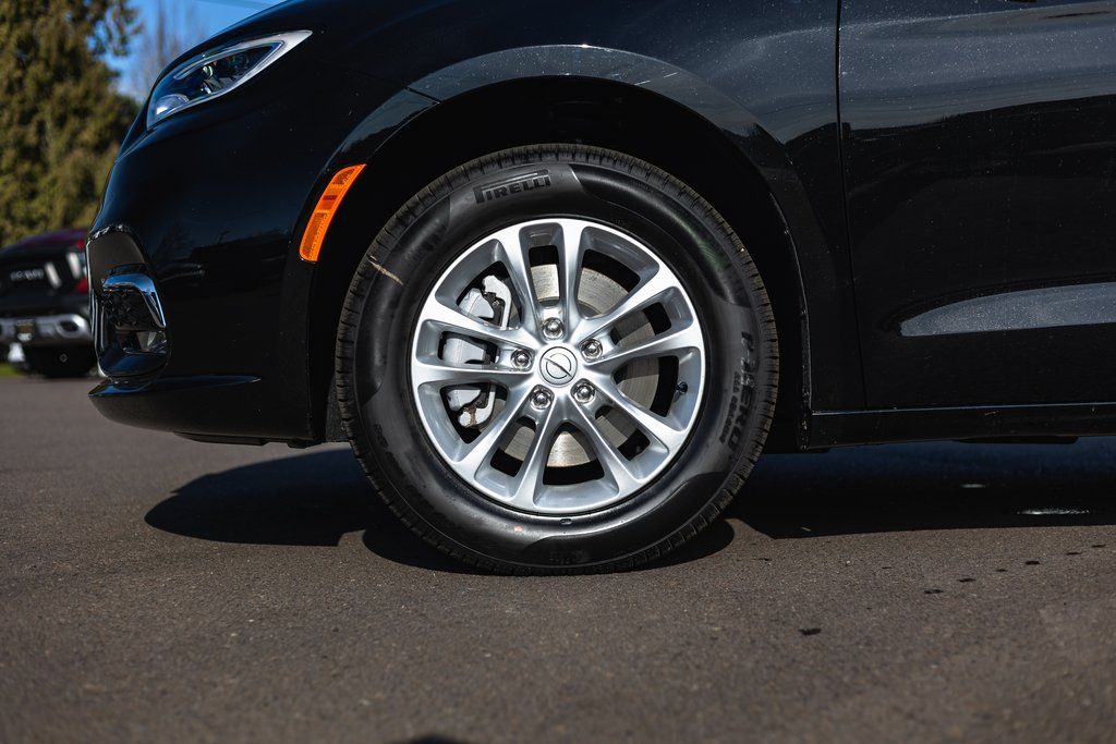 2026 Chrysler Pacifica Select thumbnail 11