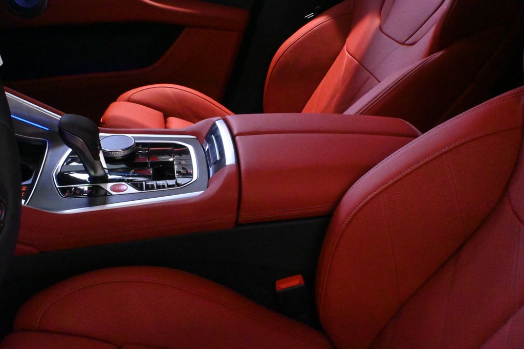 Thumbnail: 2026 BMW XM - 18