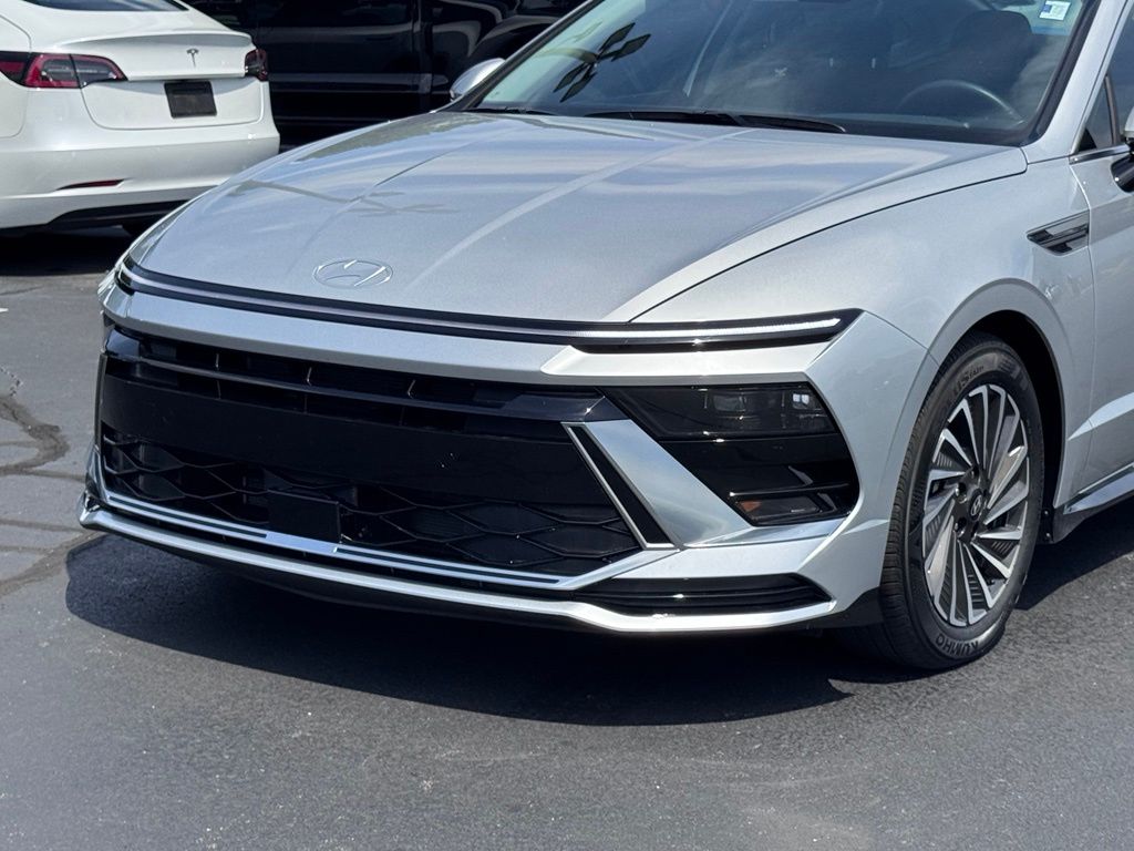 HyundaiSonata Hybrid35