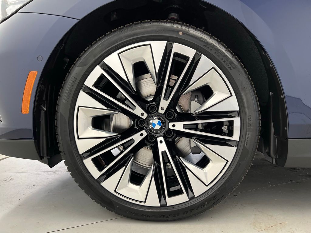 Thumbnail: 2026 BMW 5 Series - 22