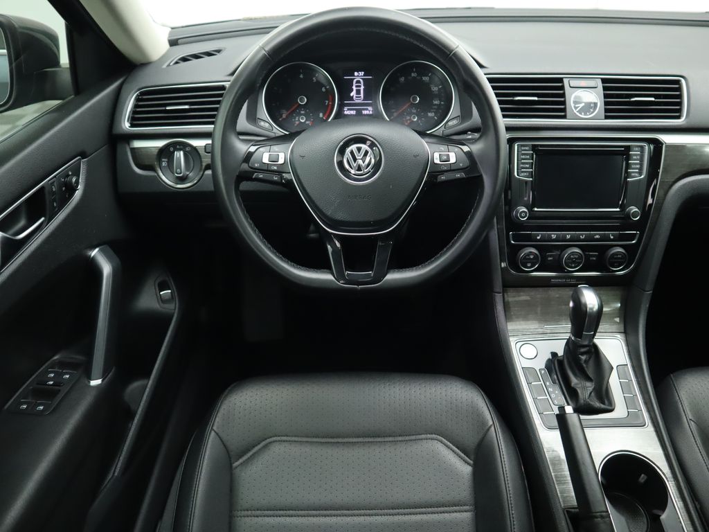 2017 Volkswagen Passat SE 10