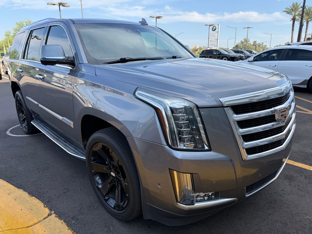 2018 Cadillac Escalade Luxury 2