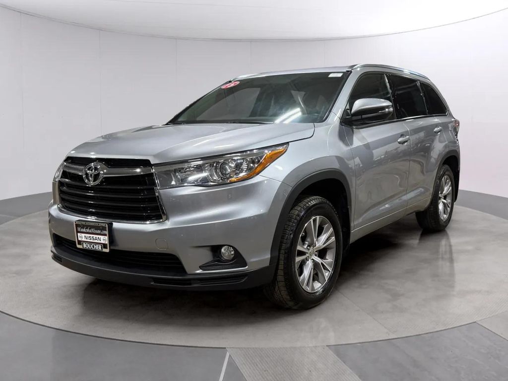 Used 2015 Silver Sky Metallic Toyota XLE V6 image 7