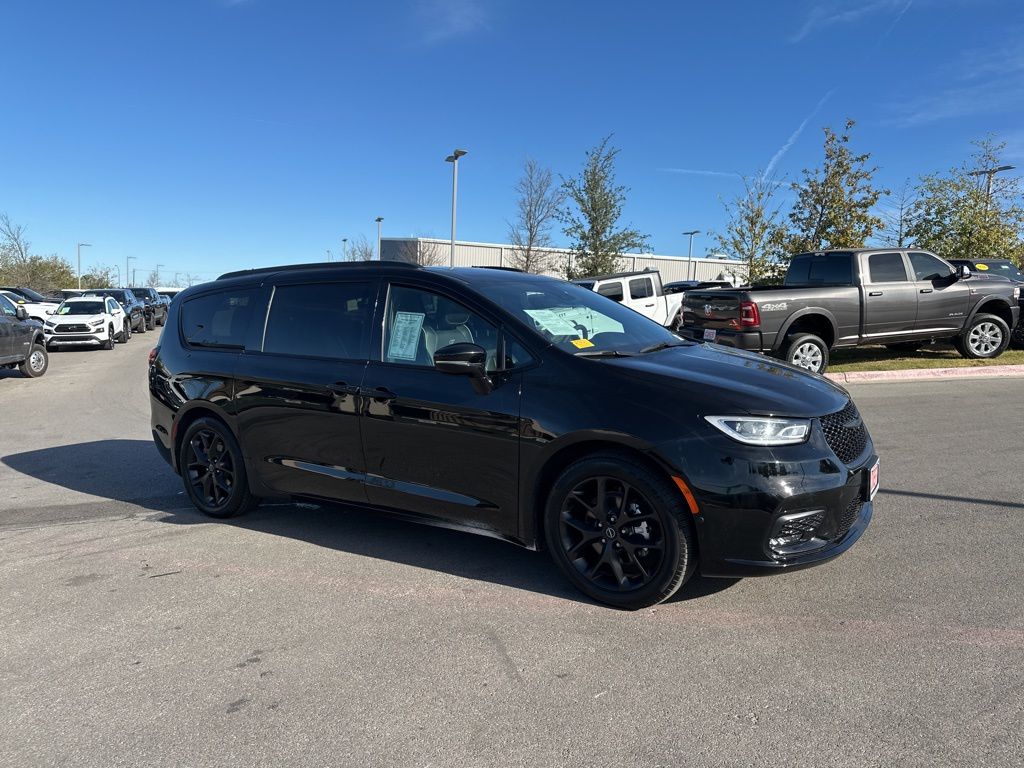 Used Car 2025 Chrysler Pacifica  Limited For Sale Under $40,000 In Austin, Texas