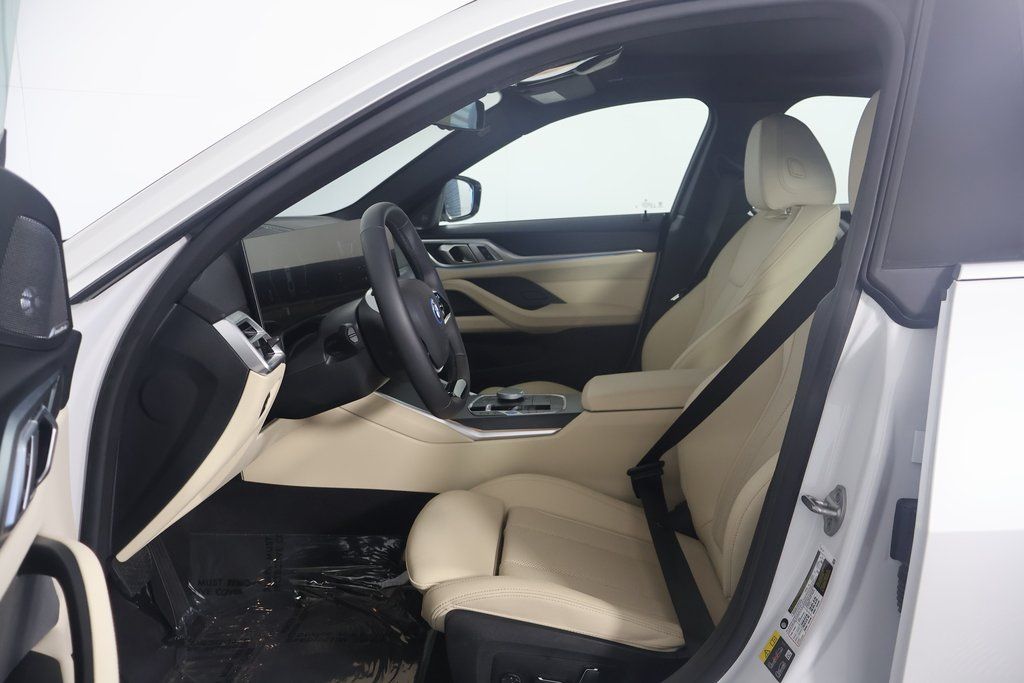 Thumbnail: 2025 BMW i4 - 10