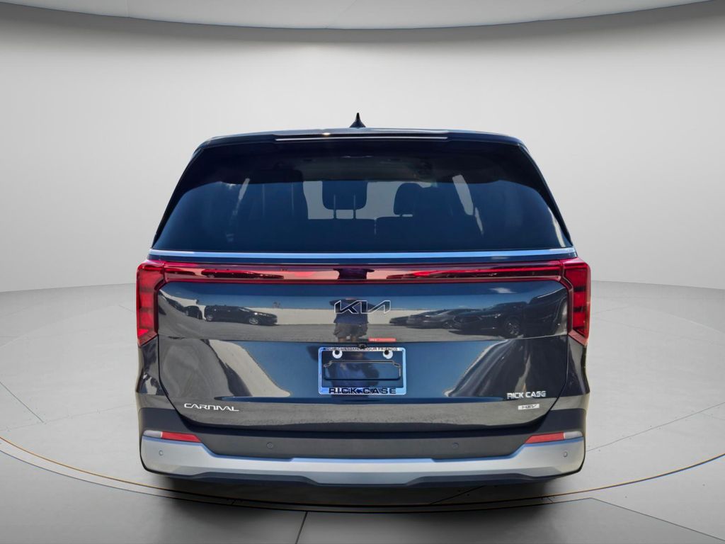 2027 Kia Carnival - $42,570