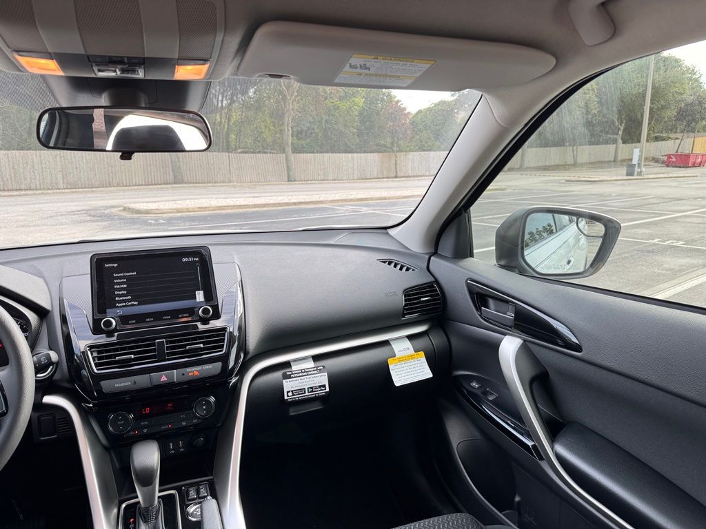 2025 Mitsubishi Eclipse Cross LE photo 21