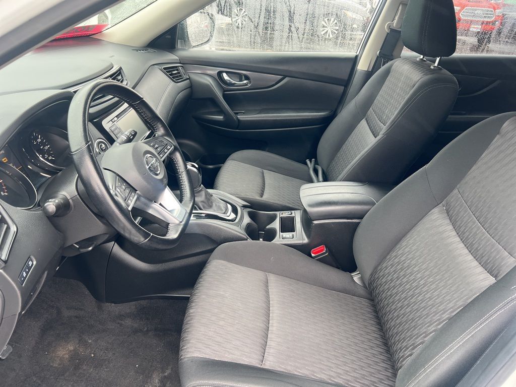 2020 Nissan Rogue SV photo