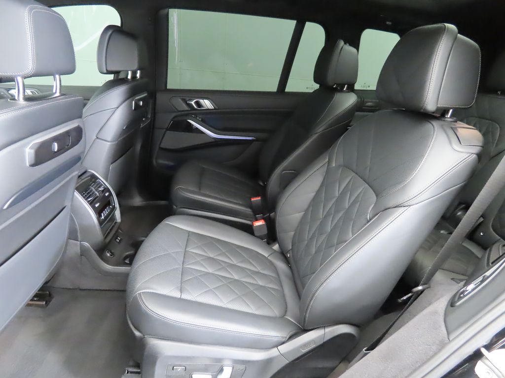 Thumbnail: 2025 BMW X7 - 21