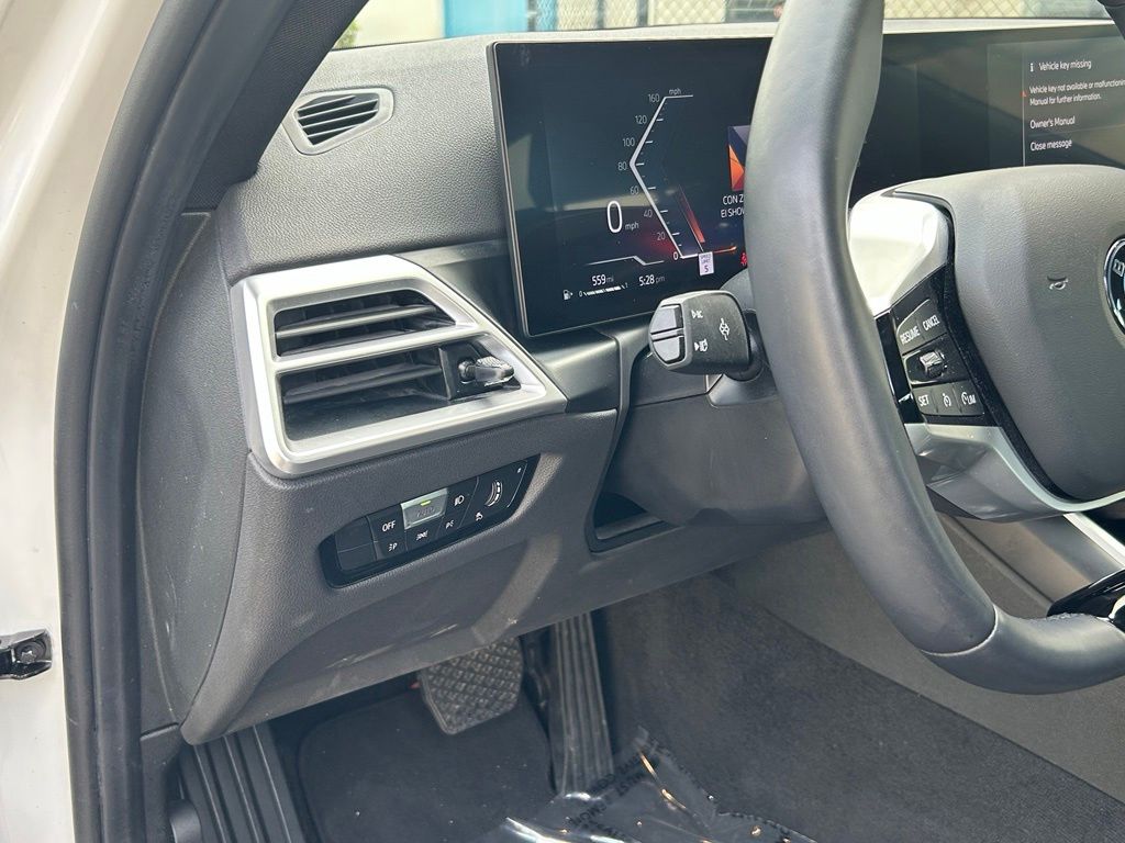 Used 2025 White BMW 330i image 17