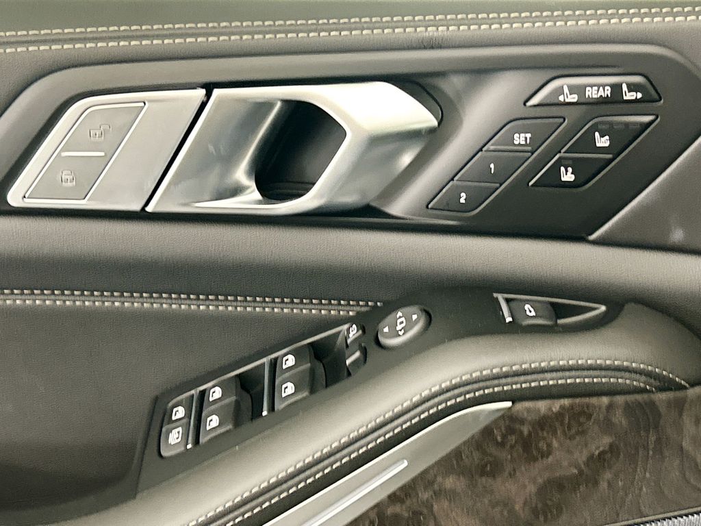 Thumbnail: 2027 BMW X7 - 22