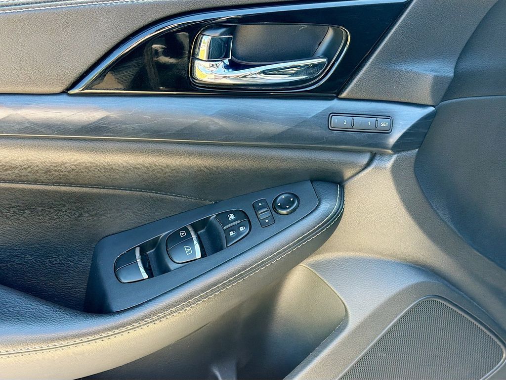 Used 2023 Gray Nissan Platinum image 18