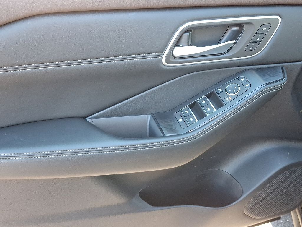 Thumbnail: 2021 Nissan Rogue - 13