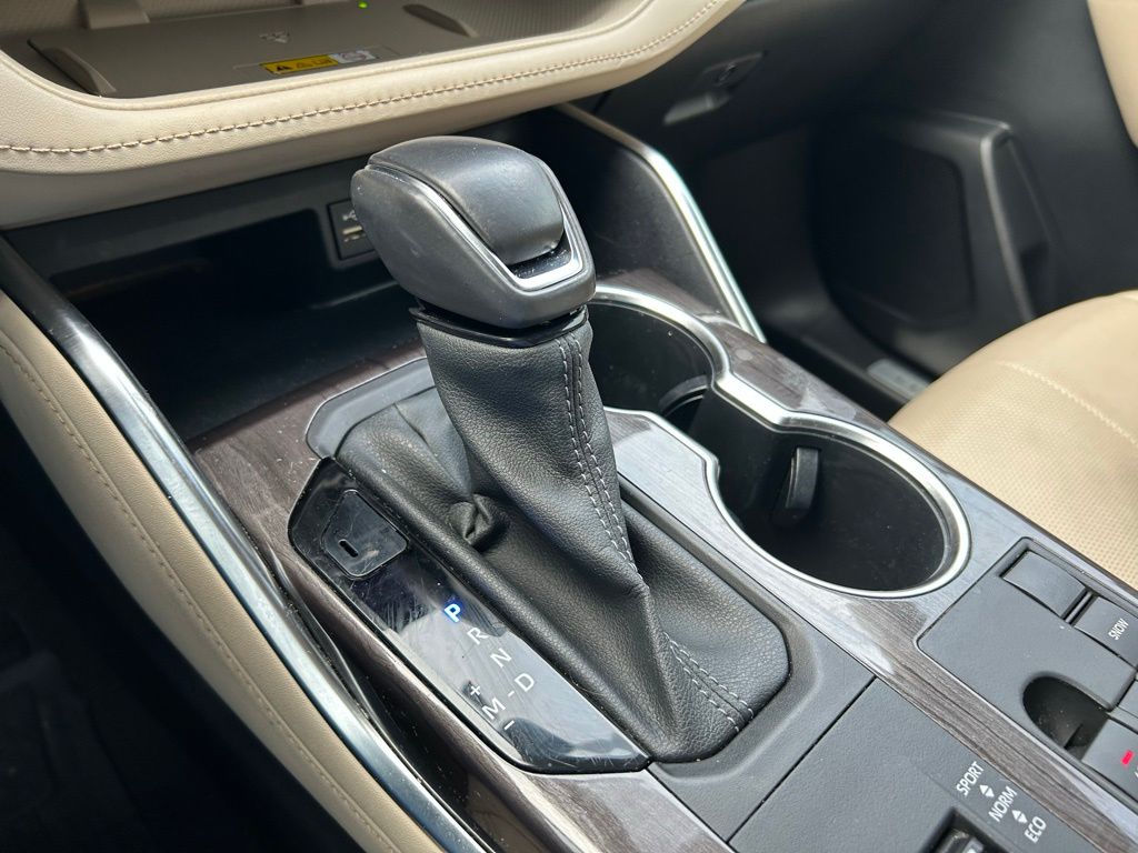 Thumbnail: 2023 Toyota Highlander - 28