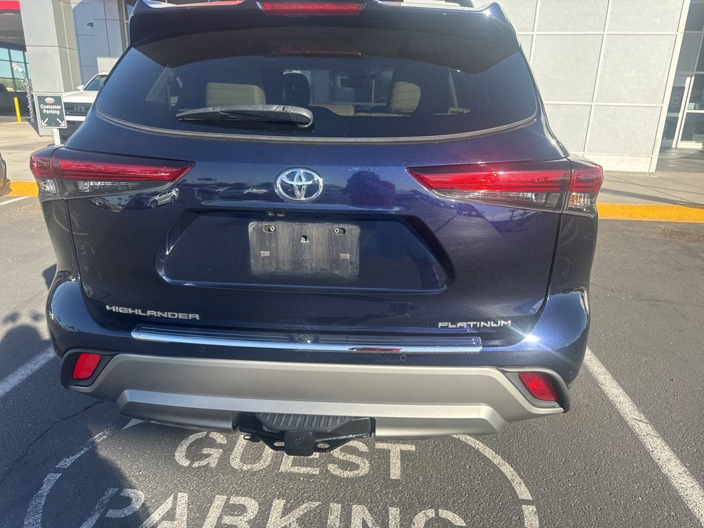 Thumbnail: 2022 Toyota Highlander - 5