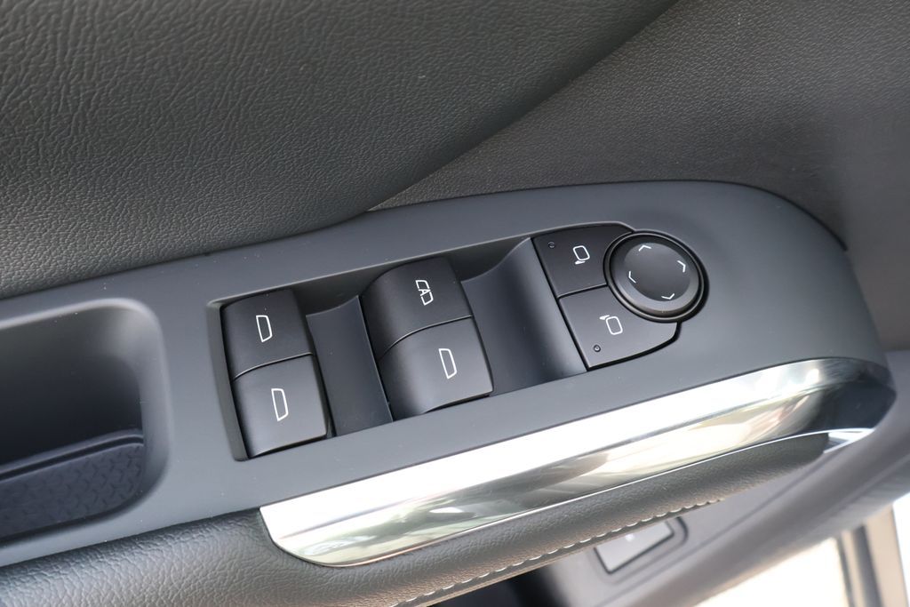 Thumbnail: 2026 Chevrolet Traverse - 17
