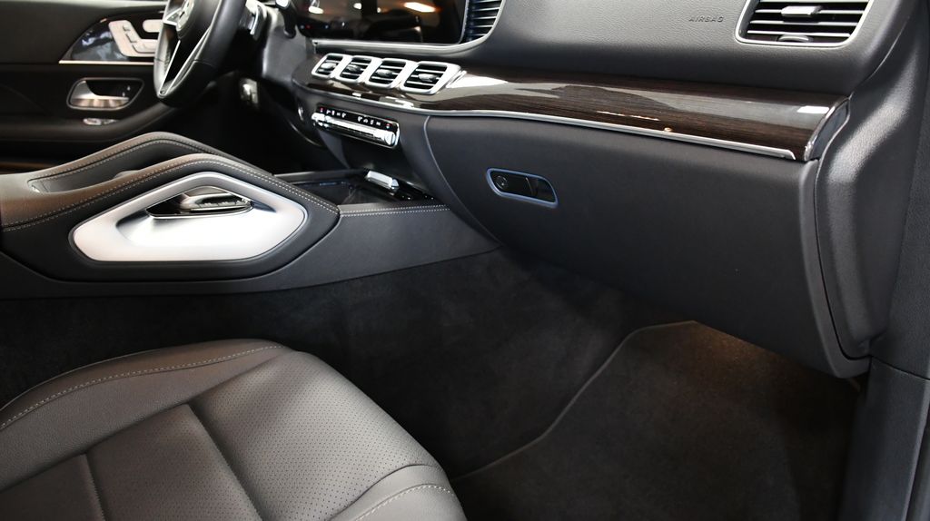 Thumbnail: 2025 Mercedes-Benz GLE - 28