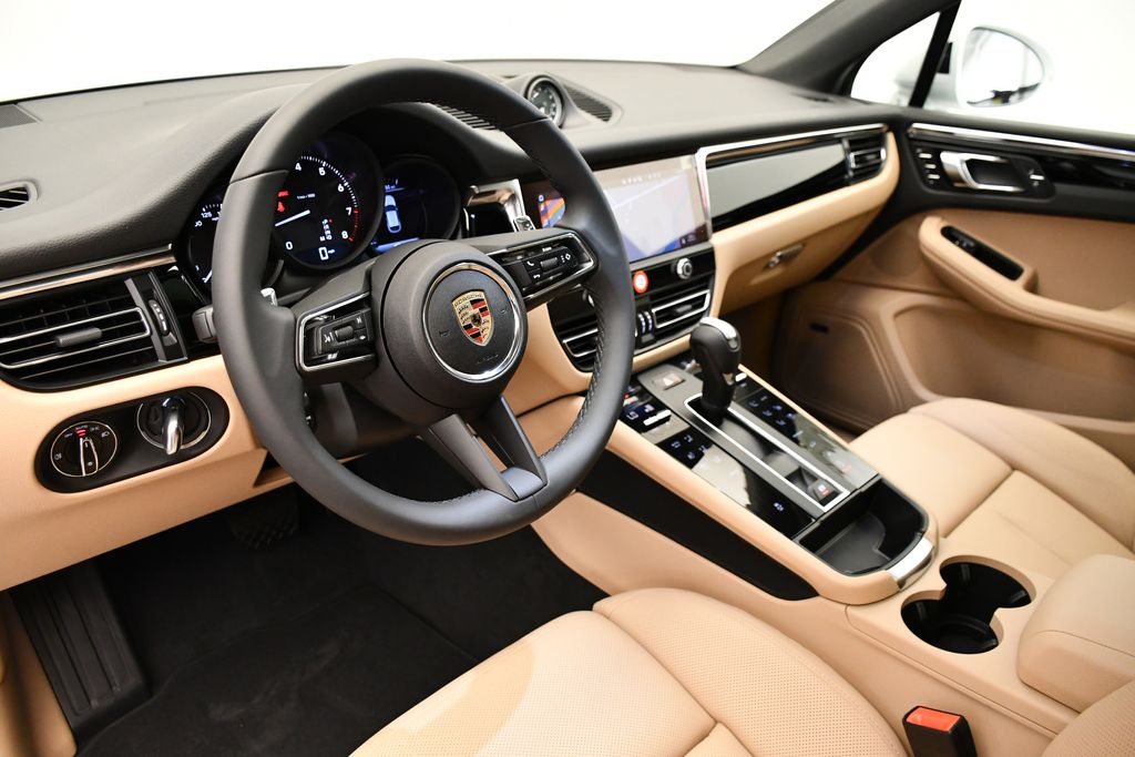 Thumbnail: 2025 Porsche Macan - 4