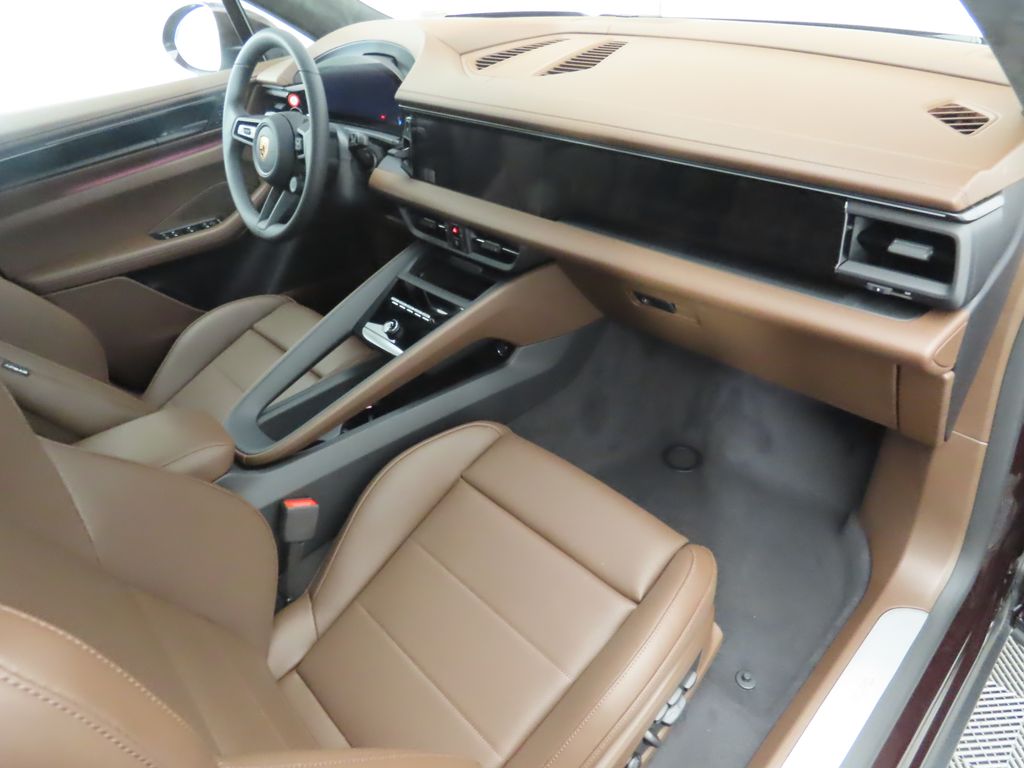Thumbnail: 2025 Porsche Macan - 21