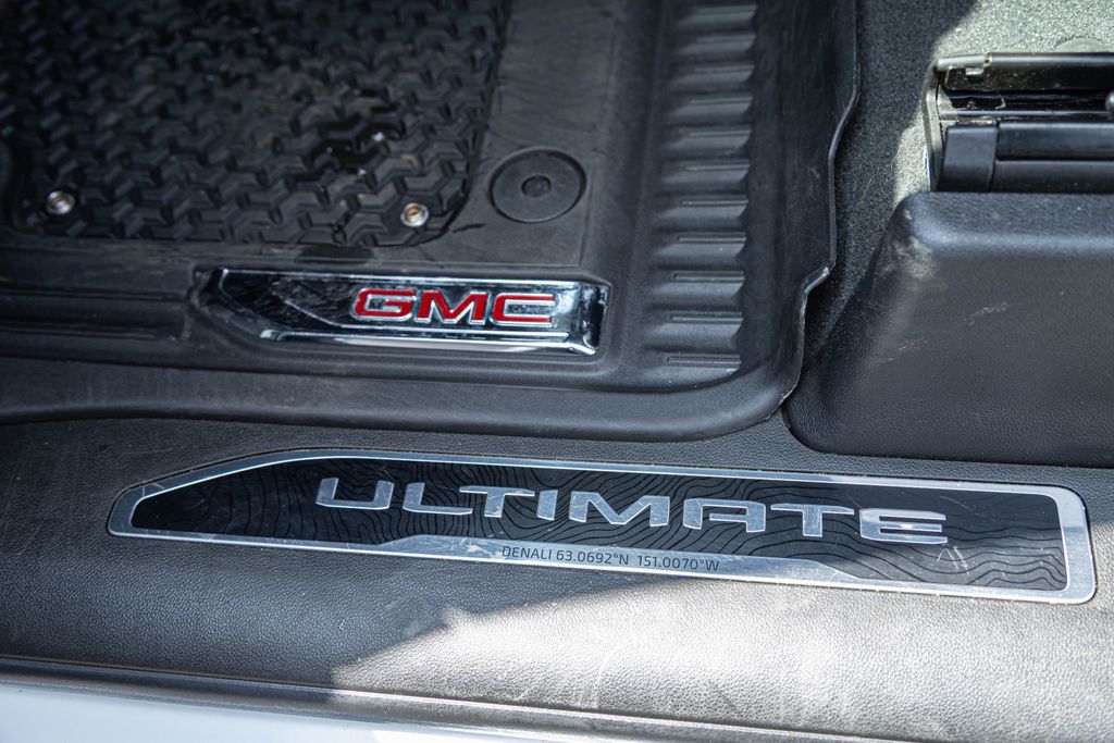 Used 2025 White GMC Denali Ultimate image 30