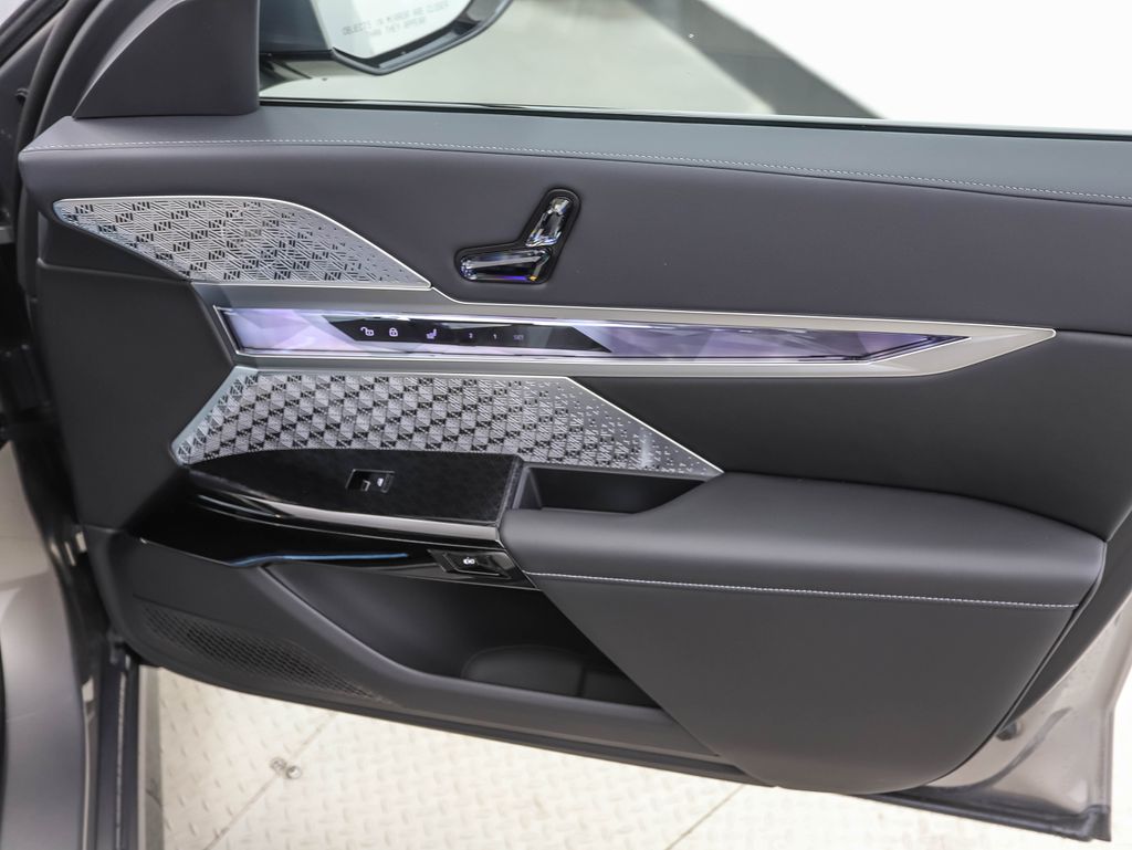 Thumbnail: 2025 BMW 7 Series - 30