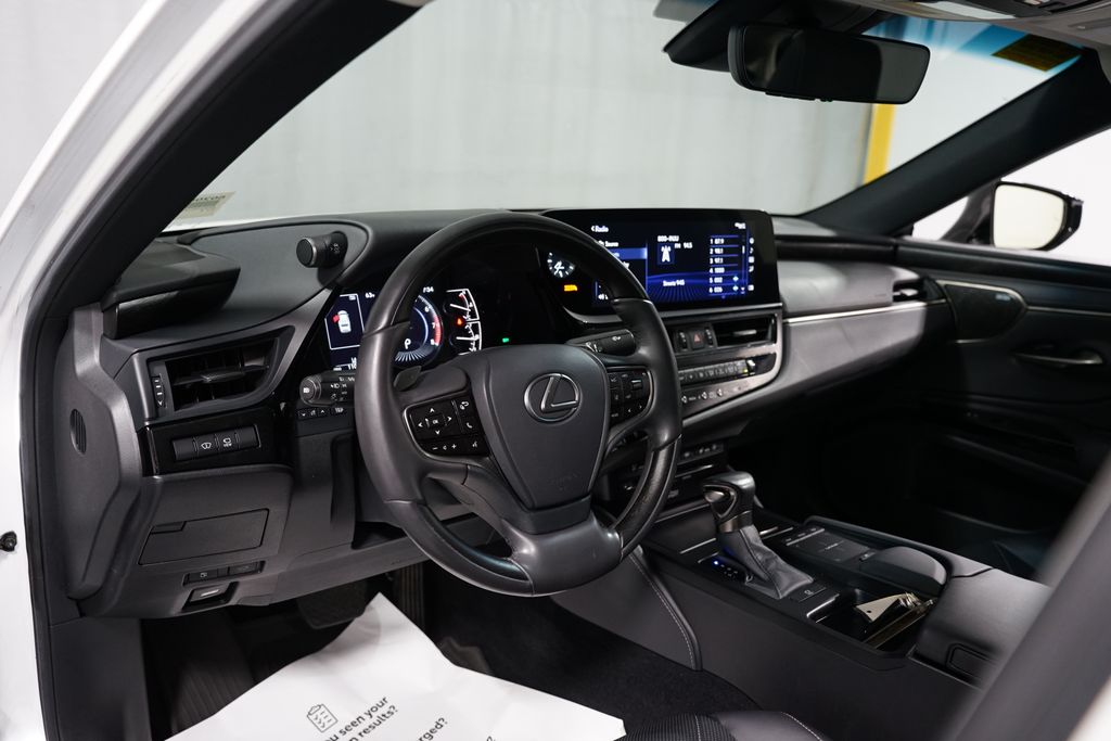 Thumbnail: 2022 Lexus ES - 11