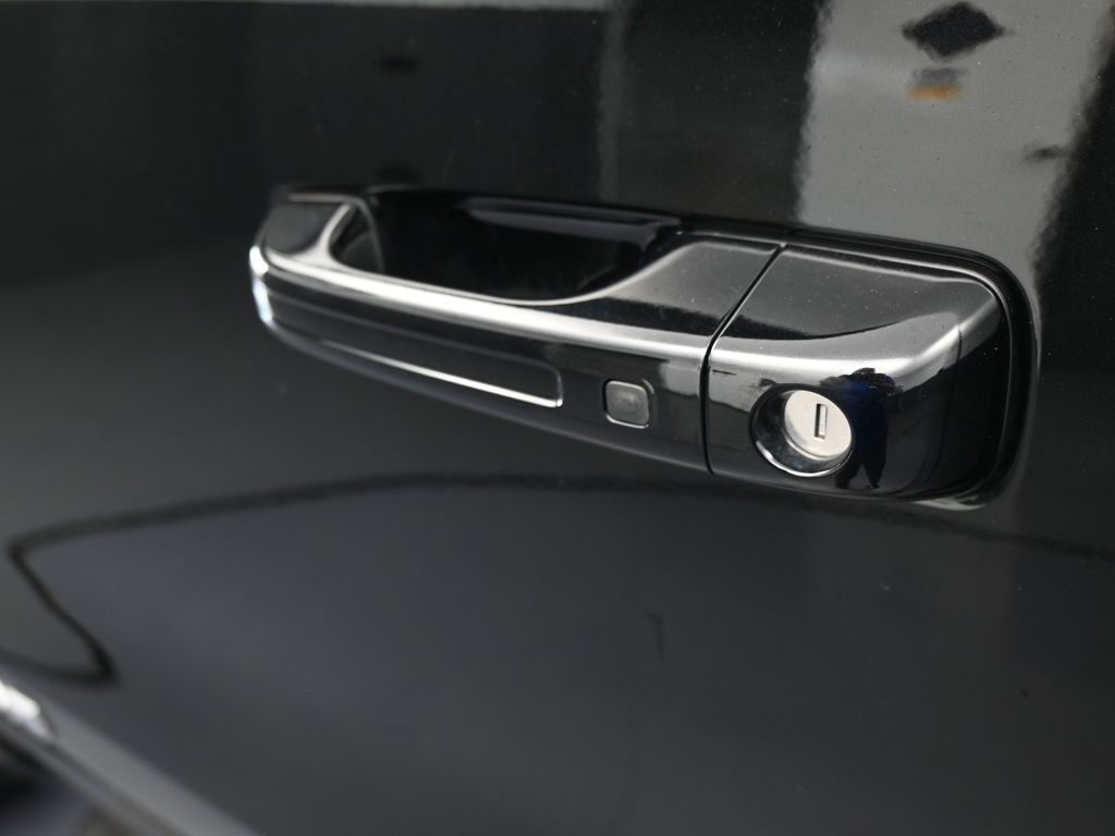 Used 2023 Diamond Black Crystal Pearlcoat Ram Laramie image 39