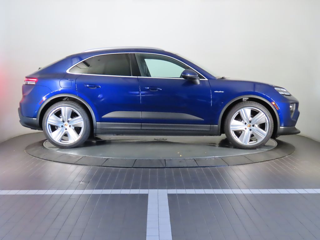 Thumbnail: 2024 Porsche Macan - 8