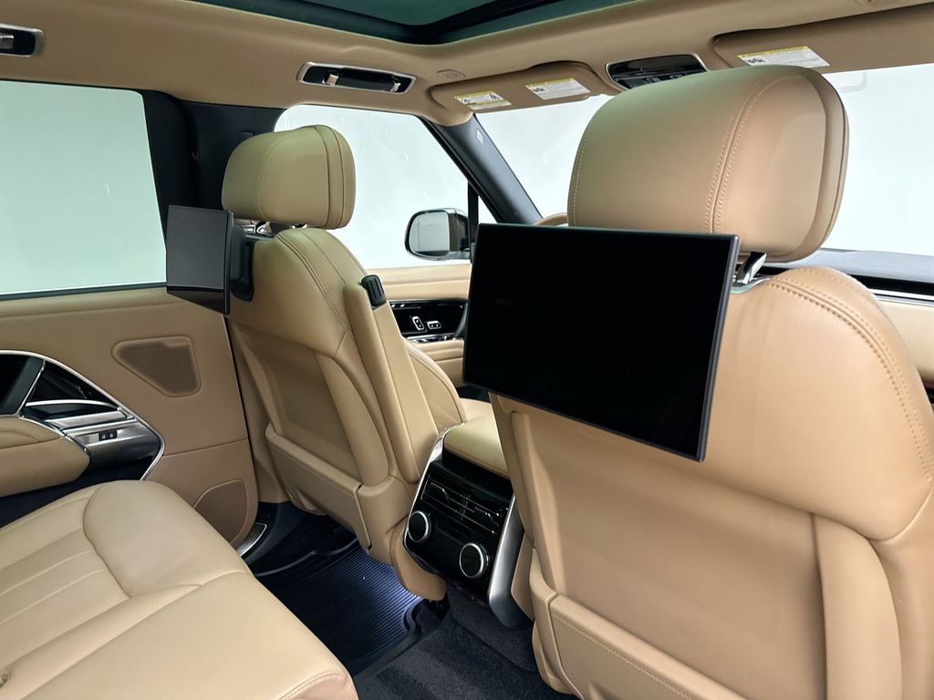 Thumbnail: 2023 Land Rover Range Rover - 20