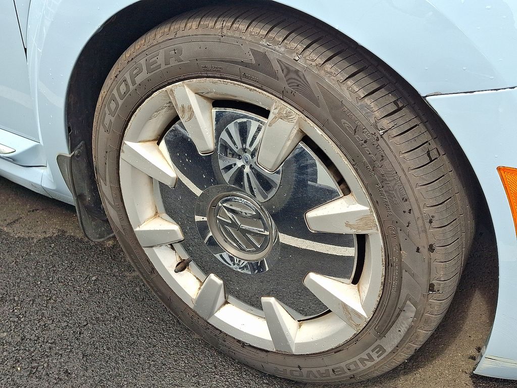 Thumbnail: 2013 Volkswagen Beetle - 4