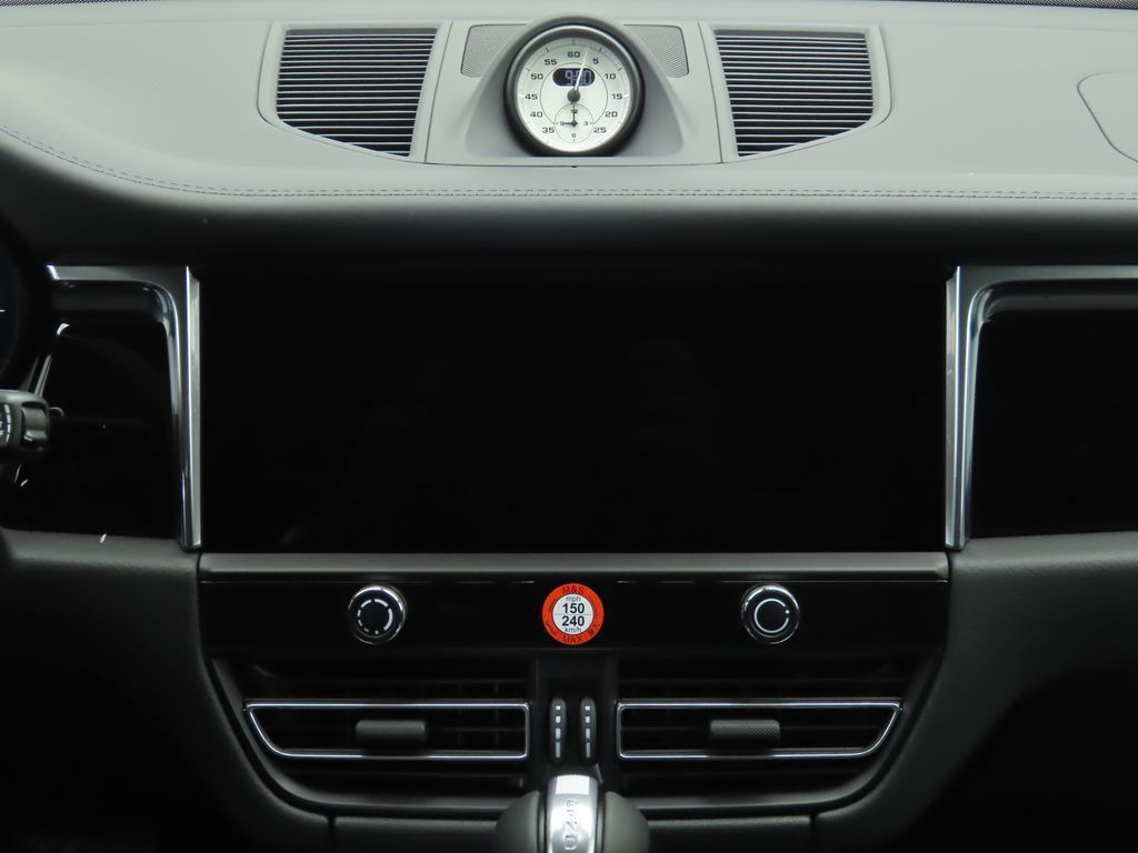 Thumbnail: 2025 Porsche Macan - 17