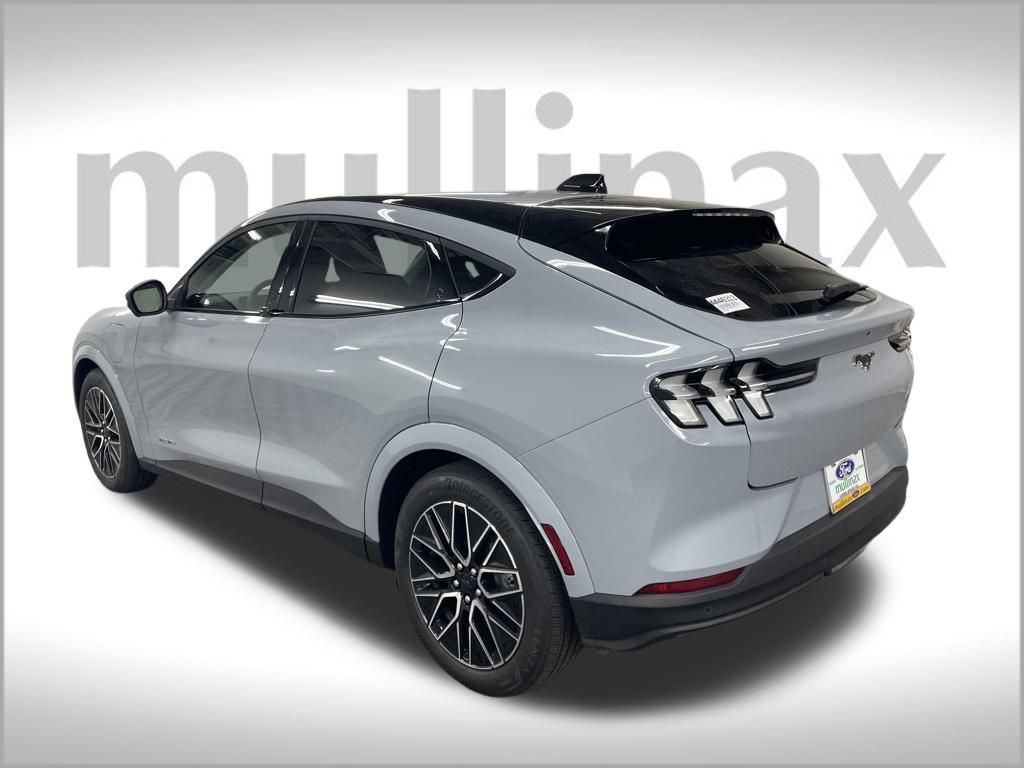 2025 Ford Mustang Mach-E Premium photo 7