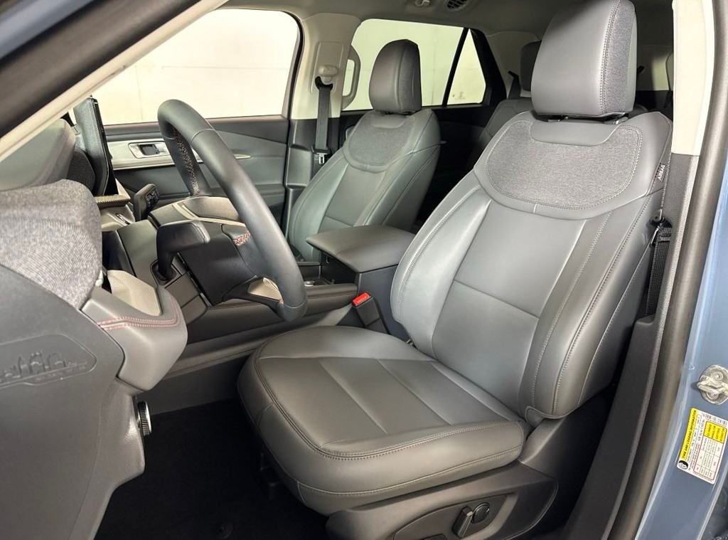 2025 Ford Explorer photo 15