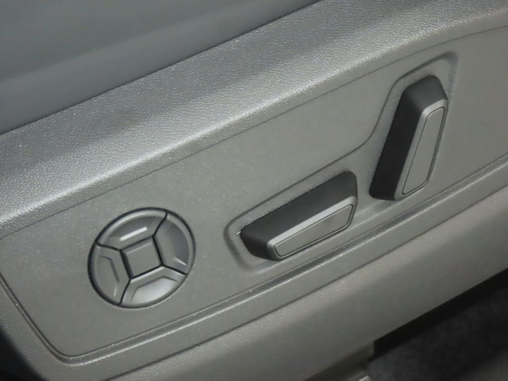 Thumbnail: 2025 Audi Q5 - 31