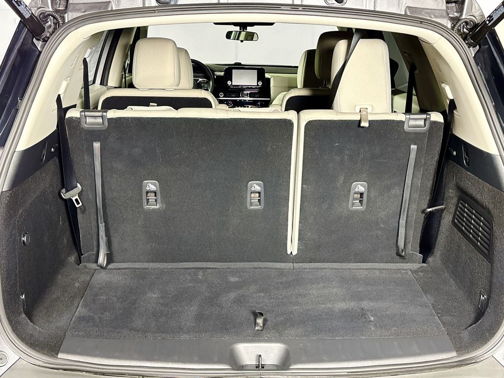 2022 Nissan Pathfinder SV